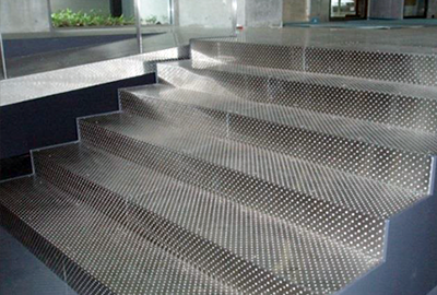 二相ステンレス鋼すべらんなーの用途例:階段